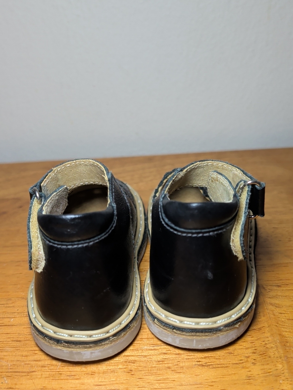 Black Leather Mary Jane Shoes Perforated Scalloped Edges Hook & Loop Baby Girl 5 - Picture 5 of 6